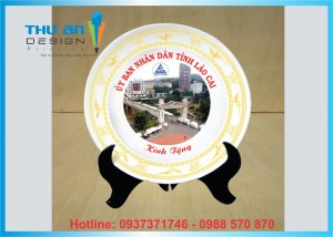 Địa chỉ in và thiết kế đĩa gốm sứ làm quà tặng giá rẻ tại Hà Nội